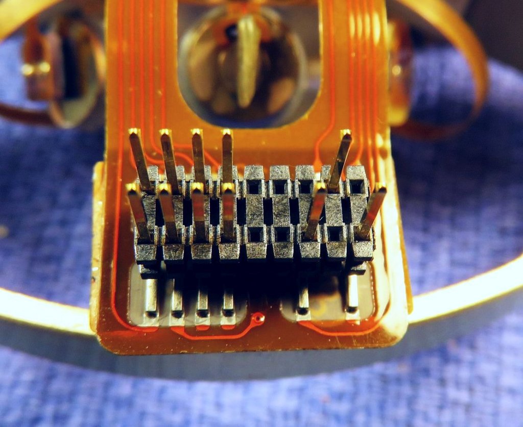 hg1700imu_rlg_cathode_connector_closeup2.jpg